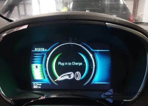 2017 Chevrolet Volt Premier z USA, uszkodzony, nr VIN 1G1RB6S57HU169877